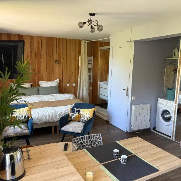 Le Balcon des Vallées - Cure, Vue et tranquillité, hotel Ussat városában