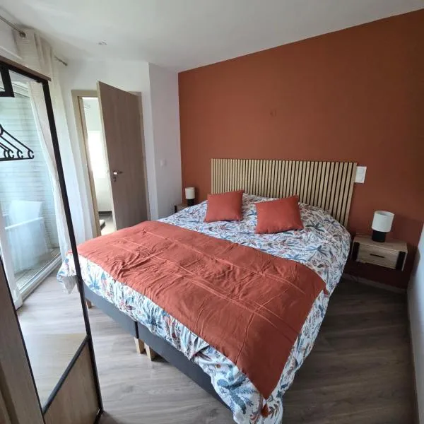 Viesnīca Le Petit L Orée des Bois pilsētā Blainville-sur-lʼEau