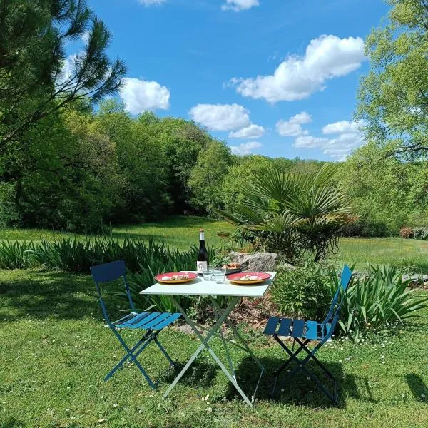 Une escale gourmande- Suite avec terrasse & dîner maison possible, hotell i Eyzerac