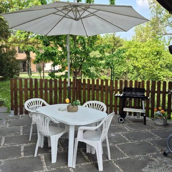 Le Mimose Holiday House di Como - Grandate, viešbutis mieste Grandatė