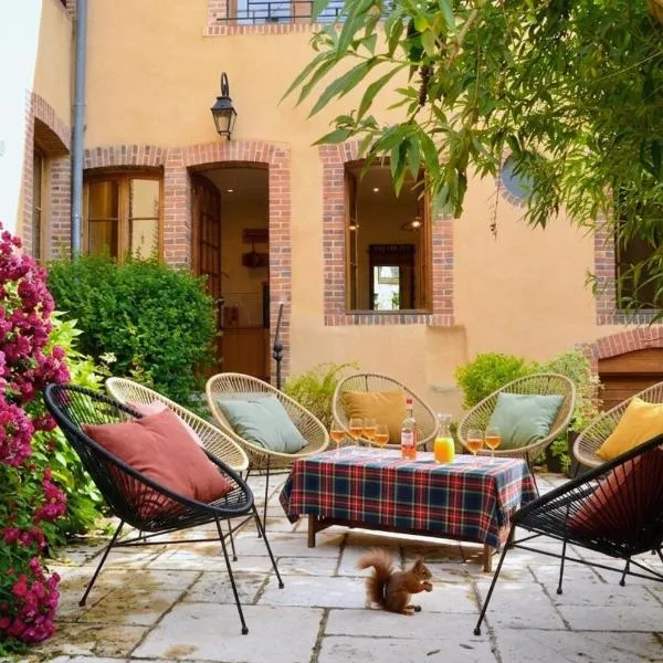 Gite de charme, Sologne, séjour en famille, rivière, jeux, balade nature en forêt & détente, Centre Historique, Gare TER, hotel a Aubigny-sur-Nère