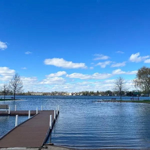 IVP Manor House By LAKE BEACH and NAVAL BASE, Hotel in Gages Lake
