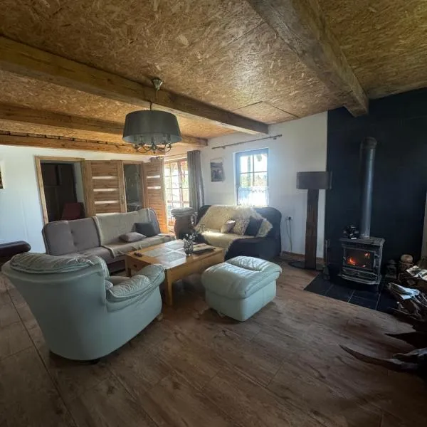 Dom nad rzeką, hotel sa Neple