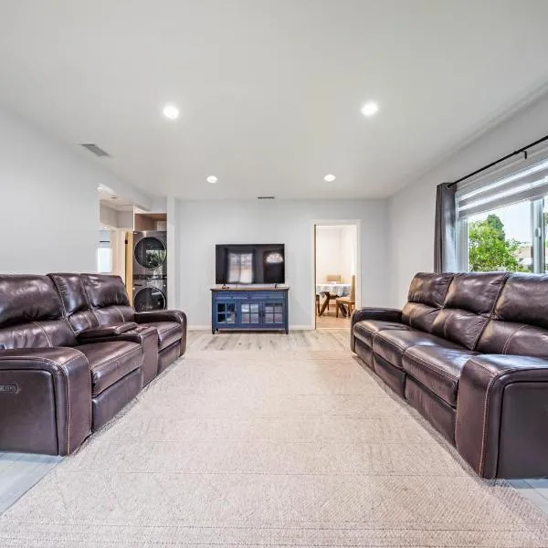 Lovely 2bedroom next to Santa Monica college, hotell i Los Angeles