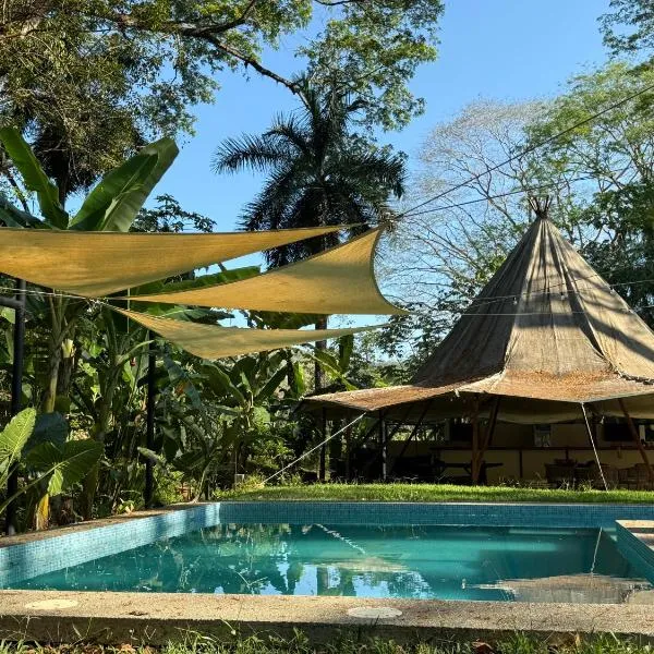 KRITAJNA SAFARi LODGE, хотел в Доминикал