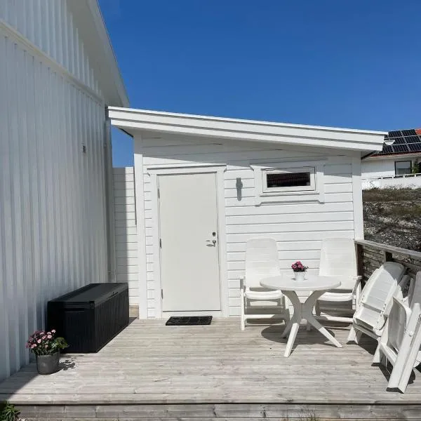 Cottage near the ocean On Smögen, hotel u gradu Smegen