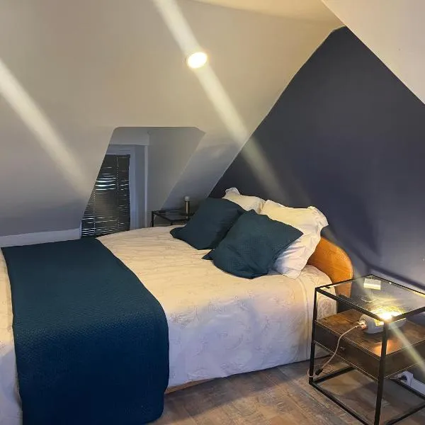 Maison de pêcheur de 1850 Neiz Glaz Le Nid Bleu, hotell i Locmiquélic