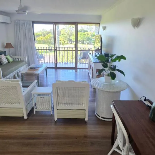 Beach & Park View Private Large newly renovated Apartment – hotel w mieście Urangan