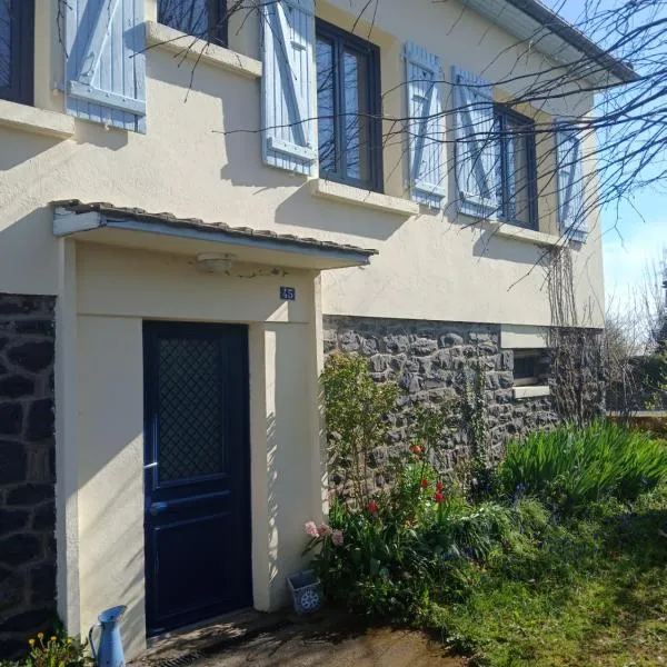 La maison aux volets bleus, hotell sihtkohas Le Vigean