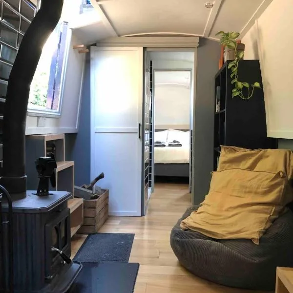 Cozy Narrowboat on Regents Canal، فندق في لندن