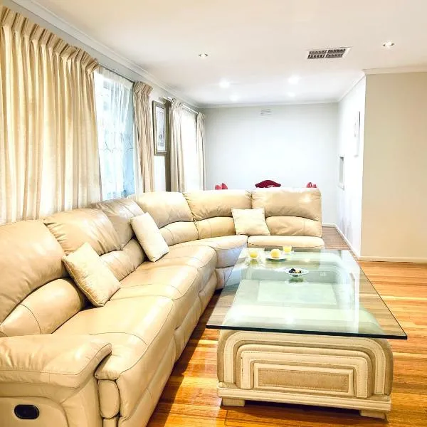 Cozy and Quiet Home in Doncaster, Close to Shops & Transport, hotelli kohteessa Doncaster