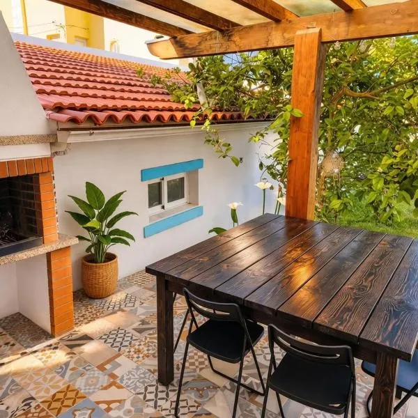 Akistay Guest House - Caparica, hotel in Costa da Caparica