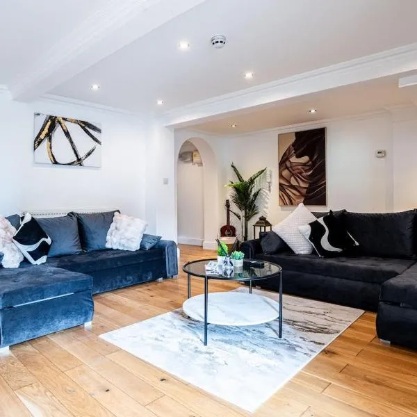 Spacious Leeds City Apt Sleeps 8 With Free Parking, hotelli kohteessa Central Station