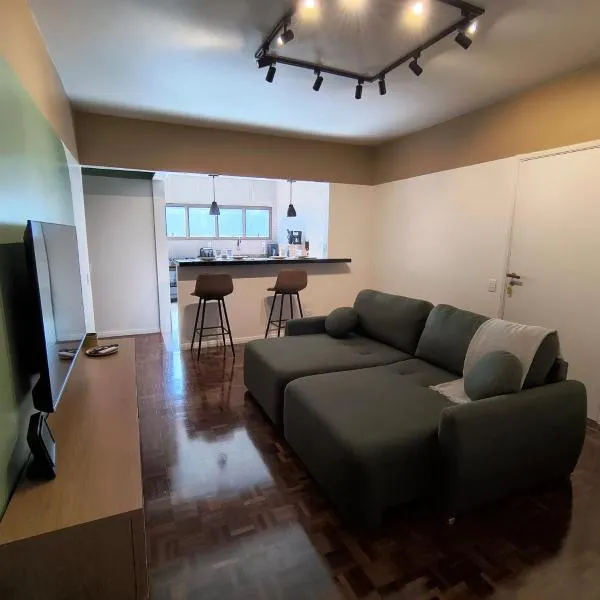 Apartamento moderno em frente a praia, hotelli kohteessa Santos