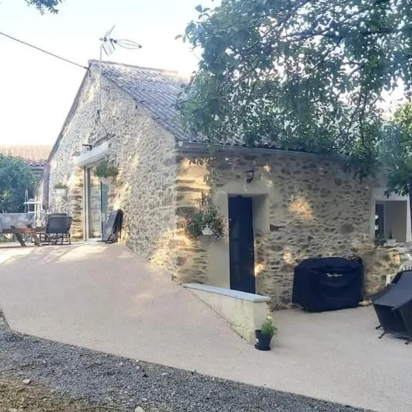 Viesnīca La Grange du Pradel pilsētā Montredon-Labessonnié