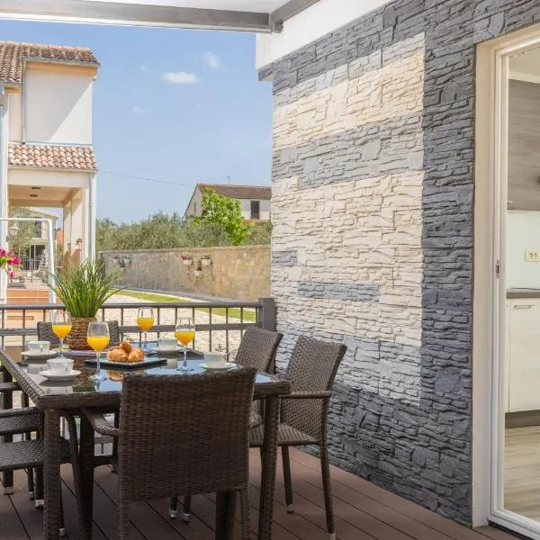 Tranquil Hideaway with Garden and Barbeque, hotel en Biograd na Moru