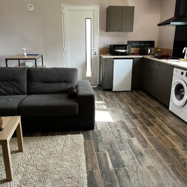 Fully equipped, independent apartment, hôtel à Marles-en-Brie