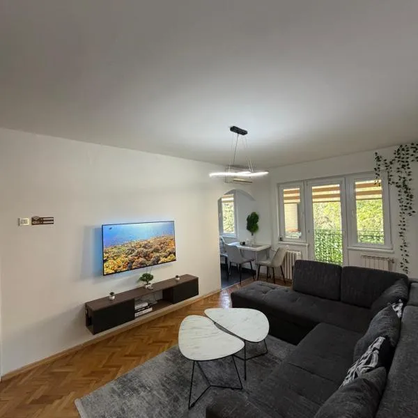 Modern 2BR Apartment Karpoš with Private Parking, hotel v destinácii Skopje