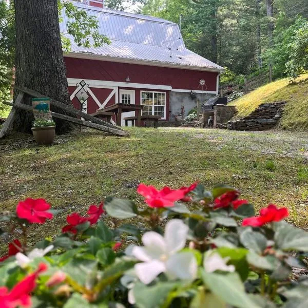 Spruce Pine में, होटल Charming Rustic Barn
