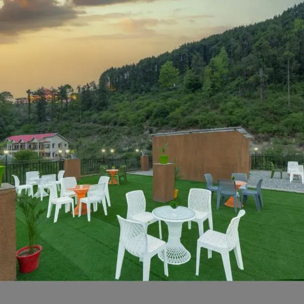 The Charvi Palace Heights I Vacations I Conference I MICE I Family Events I Open Air Terrace I Sky Bonfire I Charvi Retreat by Exotic Stays, hotel in Shimla