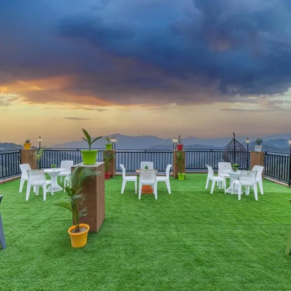 The Charvi Palace Heights I Vacations I Conference I MICE I Family Events I Open Air Terrace I Sky Bonfire I Charvi Retreat by Exotic Stays, hotel sa Shimla
