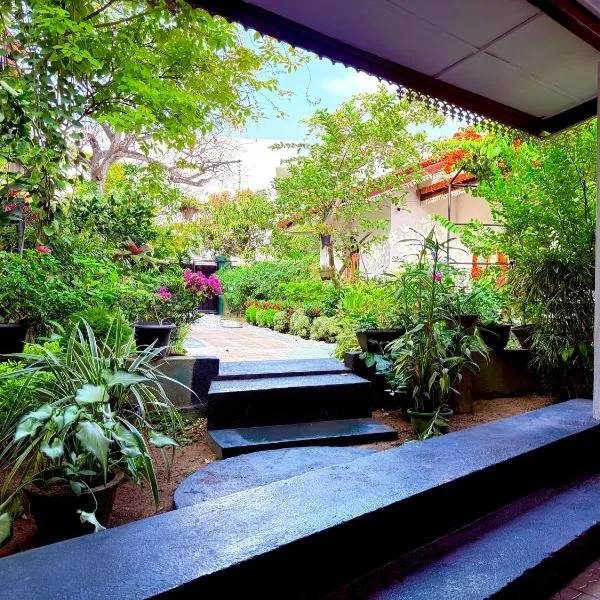 Garden Cottage Homestay BB: Wattala şehrinde bir otel