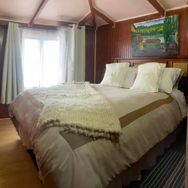 Art Gallery hostal Castro Chiloè، فندق في كاسترو