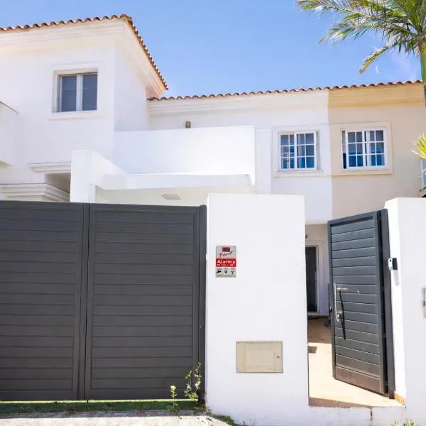 Tarifa Family House 5 min walk to the beach and old town, hotel di Tarifa