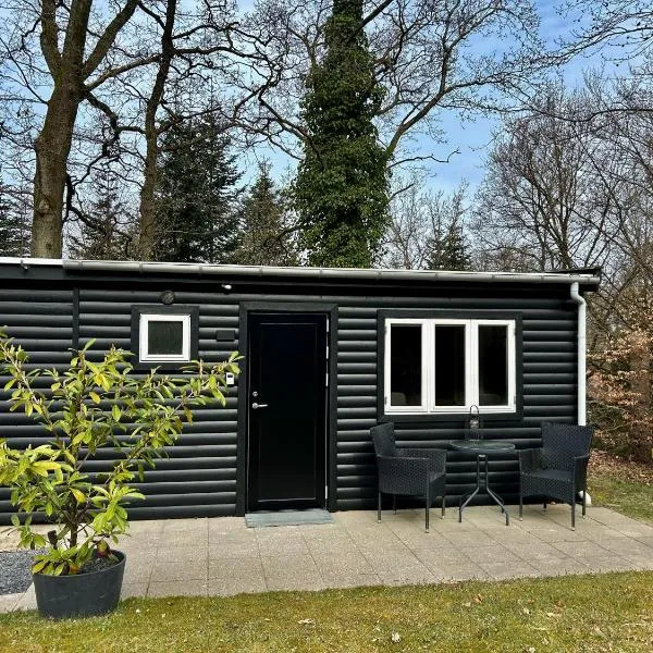 Cozy private annex near bathing lake and 30 min. from Copenhagen: Slangerup şehrinde bir otel