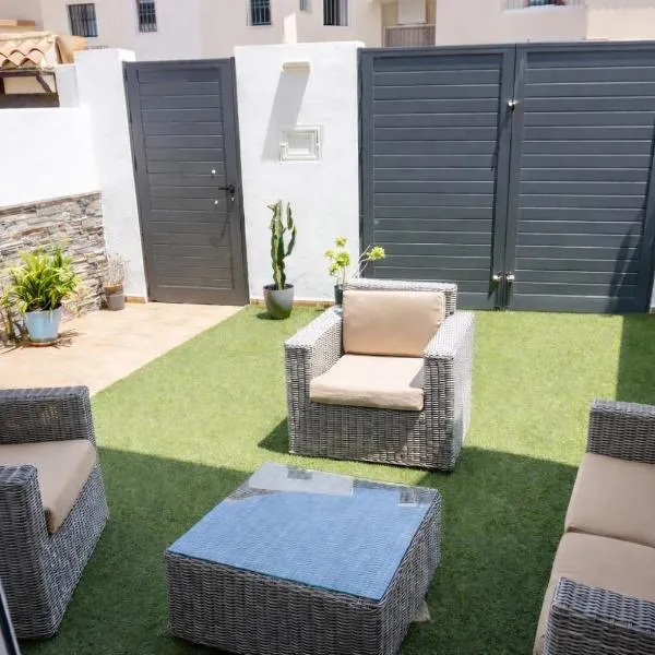 Tarifa Family House 5 min walk to the beach and old town, Hotel in Tarifa