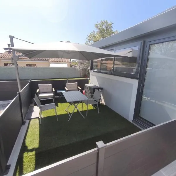 Charmant Studio, hotel in La Motte-dʼAigues