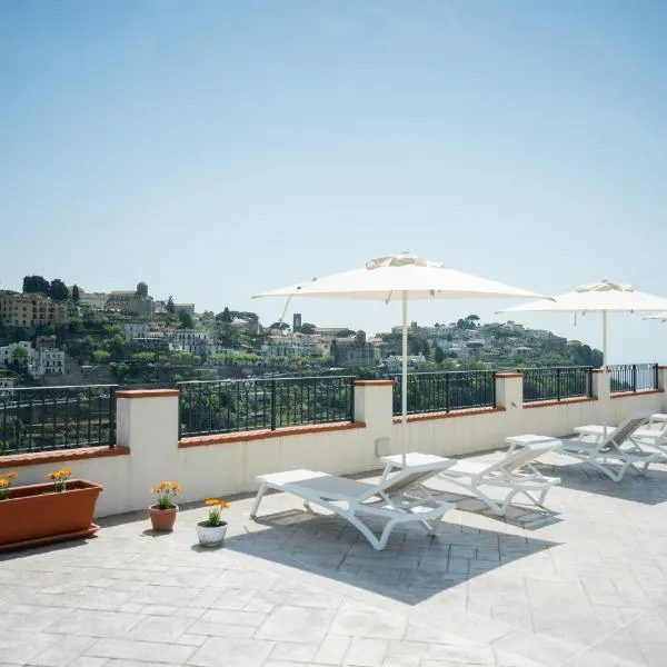 Guesthouse with Suites on the Amalfi Coast - Residence Villa Ruocco near Amalfi - 300sqm Open Terrace near Ravello - Breathtaking View, hotell i Scala