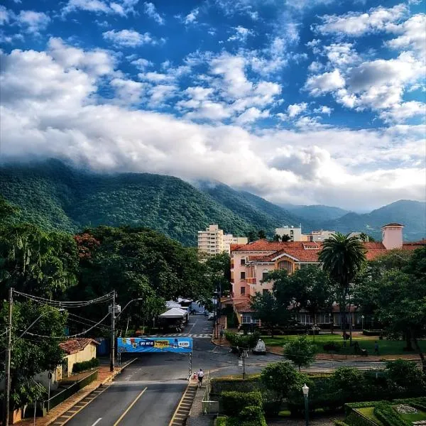 Apartamento 312 Pé na Praça 1 Vaga Garagem 4 Hóspedes, hotel en Poços de Caldas