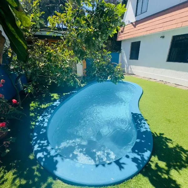 Gran Casa, Con Piscina, Estacionamiento y Vista al Mar, hotel v mestu Concón