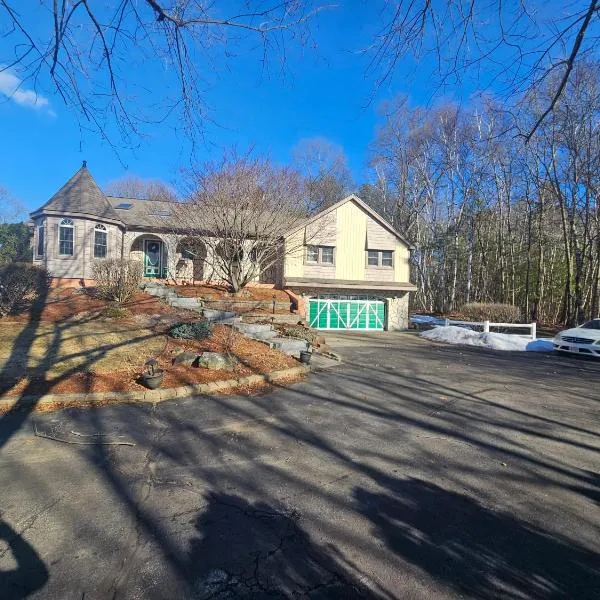 Dracut Executive Rooms with Kitchen & Bath, Parking, Spacious & Comfortable, hotel a Dracut