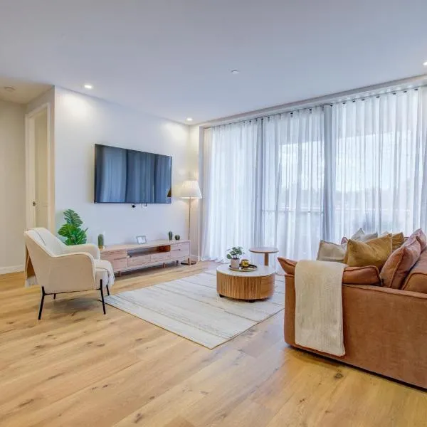 The Scandi - Nordic Luxe Dual Suite- 2 Bed 2 Bath,Mt Ainslie Views, Gym & Free Parking, hotel sa Canberra