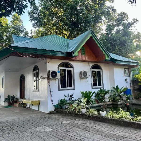 Seaside traveler's Inn by Camiguin Island Home, hotel en Catarman