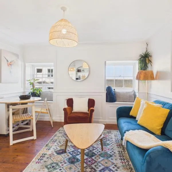 Central Falmouth | 2-Bedroom Apartment | 1 Bank Place | Free Parking | Town Centre |, hotel em Falmouth