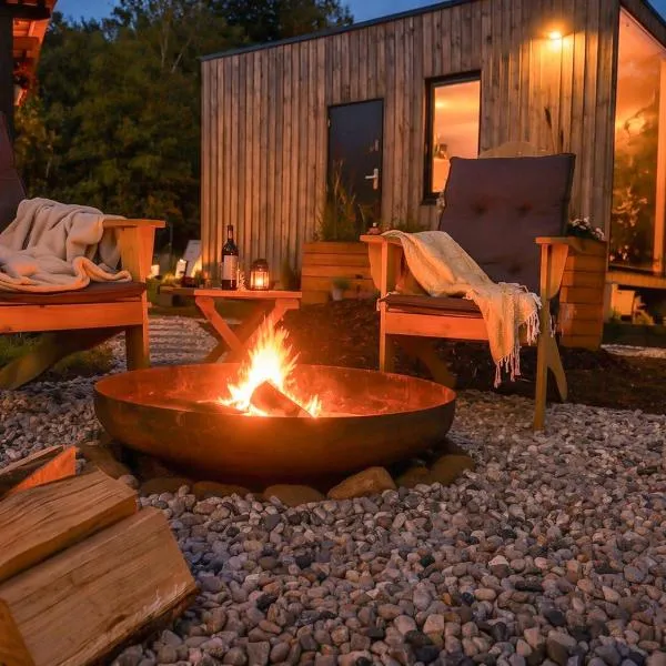 Tiny house u řeky - Bouda Krušnohorka, hotel in Vojkovice
