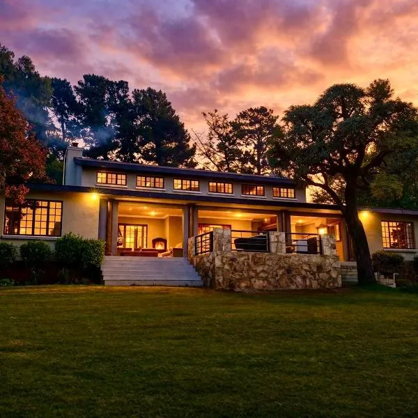 Luxury Country Retreat Hot Tub & Farm Views, khách sạn ở Dullstroom