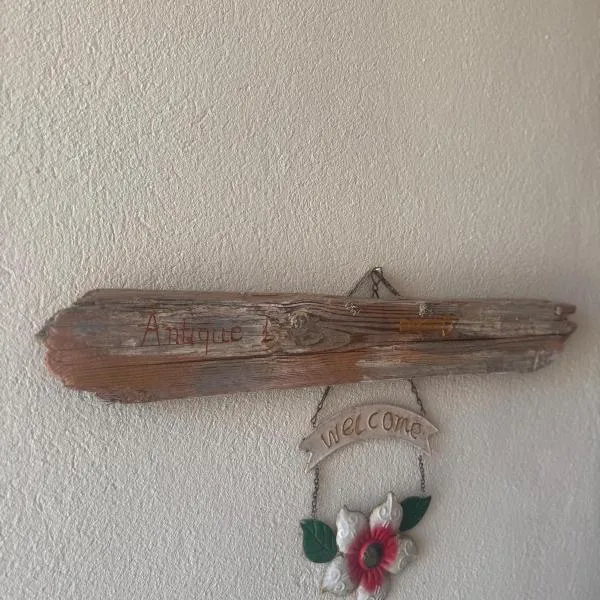 Antique Apartment, מלון באפיטוס