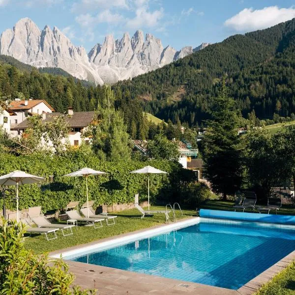 Hotel Tyrol, hotel v destinaci Funes