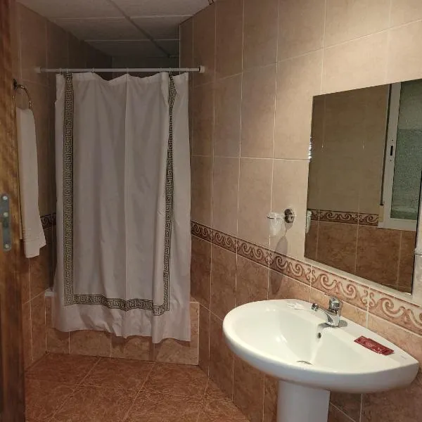 Hostal La Perla, hotel in Zalamea de la Serena