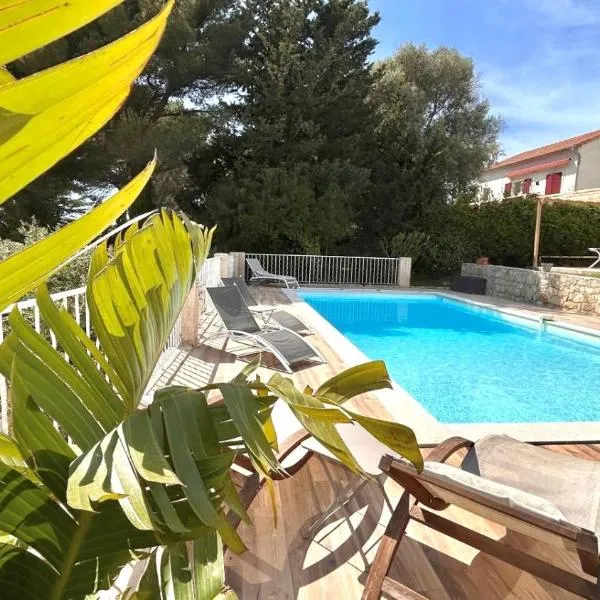 Villa Horizons - Maison familiale vue mer avec piscine 15mn à pieds de la plage, hotel in La Seyne-sur-Mer