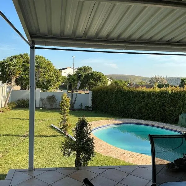 Entire 3 bed Family home in Cotswold, hotel en Gqeberha