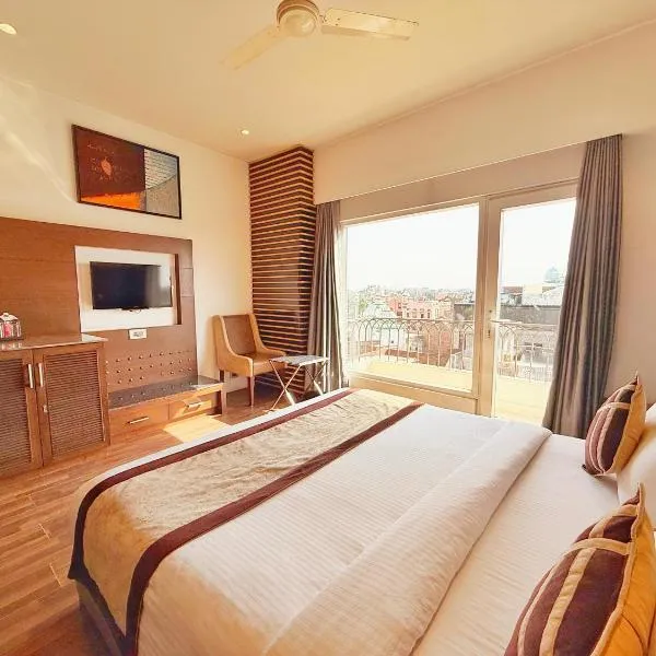 Sawera Grand Luxury Stay Near Golden Temple, מלון באמריצר