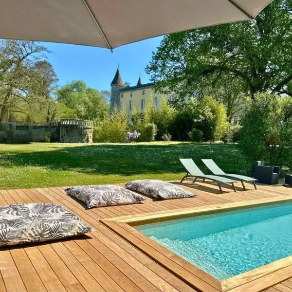 Château avec Piscine aux portes de Bordeaux - Parc arboré & Chambres élégantes, hotel i Saint-Sulpice-et-Cameyrac