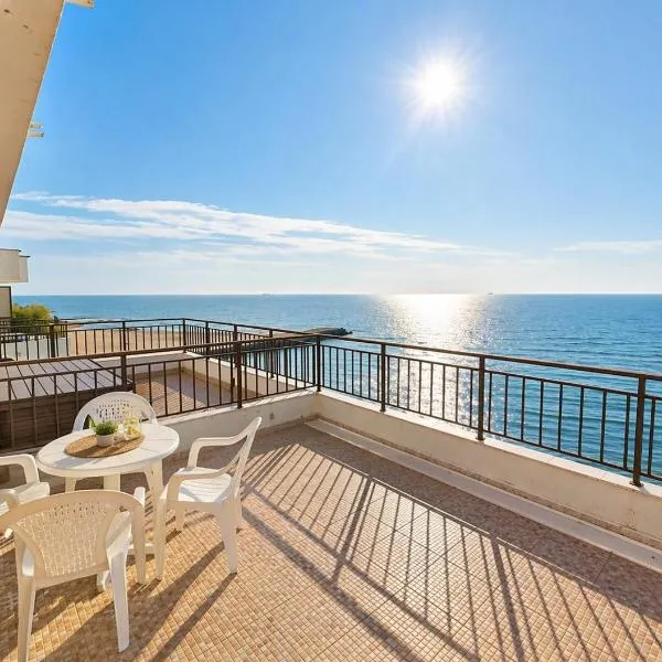 Messambria Fort Beach Premium Apartments with Sea or Mountain View, hotel i Elenite