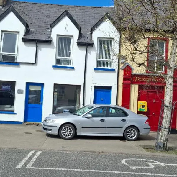 The Blue Door, Main St, Carrigart, F92HC04 – hotel w mieście Carrigart