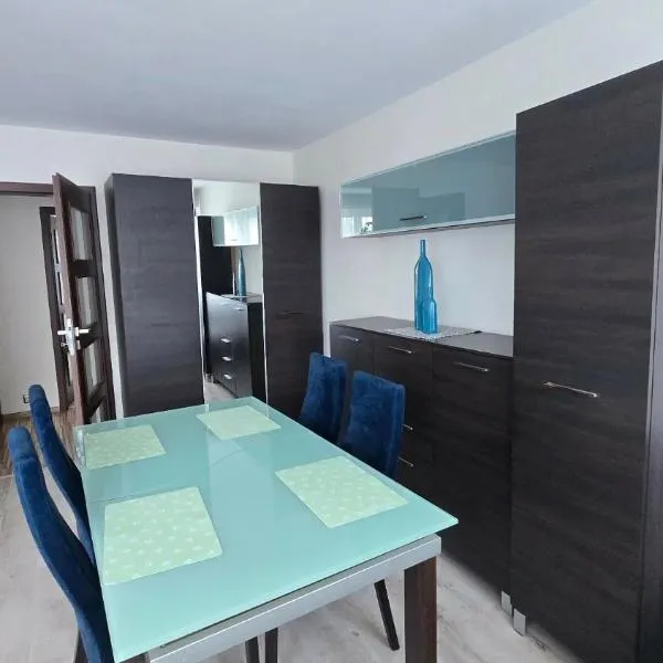 Easy Stay Spacious Apartment 3 Rooms, ξενοδοχείο σε Πλοκ
